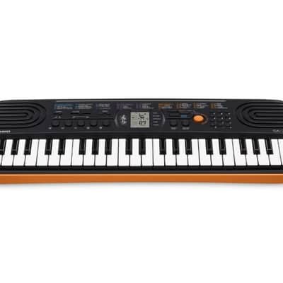 Casio Sa76 Tastiera Portatile 44 Tasti Mini Scuole Medie Pianola Polifonica 100 Toni 50 Accompagnamenti 10 Brani + Borsa Imbottita Bundle image 2