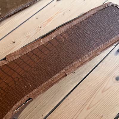 1960s Gibson Faux Alligator Chipboard Guitar Case in Terrible Condition image 15