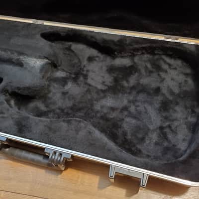 Fender TSA 002 molded guitar case 2000's image 9