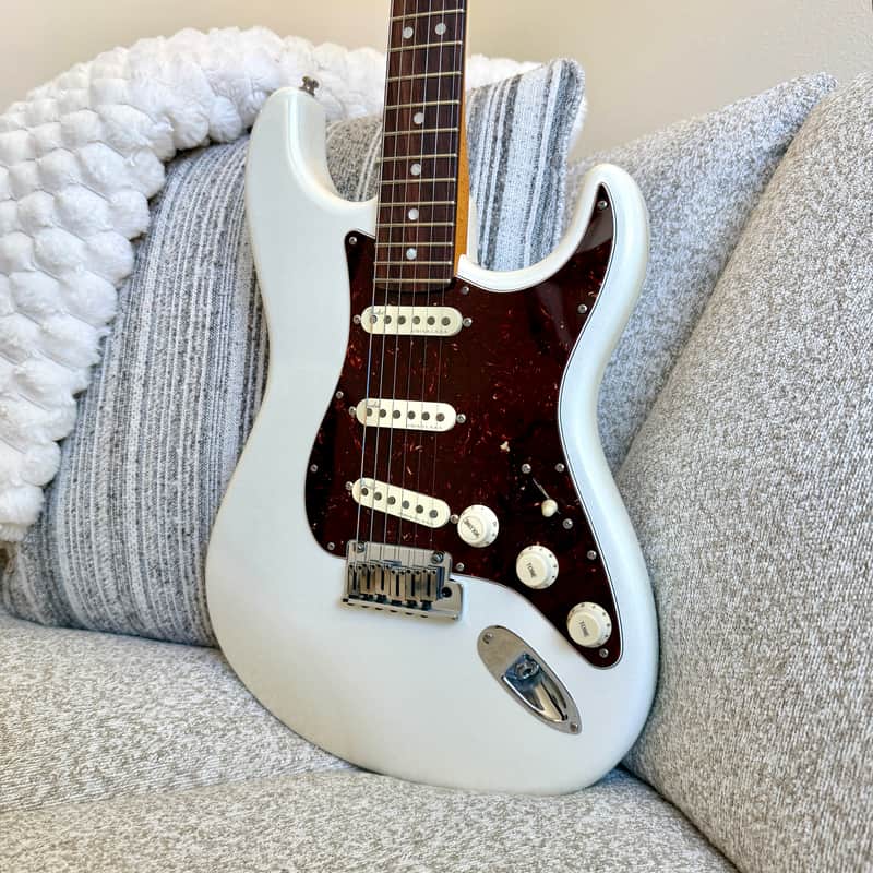 Fender American Ultra Stratocaster 2019 - Arctic White Pearl image 1