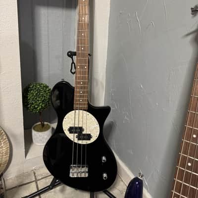 First Act ME114 2000s - Black image 1