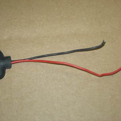 3 used genuine BOSS older battery clips (1 GRAY, early 1980s / 2 BLACK - one late from 1980s, other from 1990s) (NO pedals) - also including 2 new NON Boss battery clips, 2 extra wires, 2 pieces heat shrink tubing (AS IS / FINAL SALE- read description) image 8
