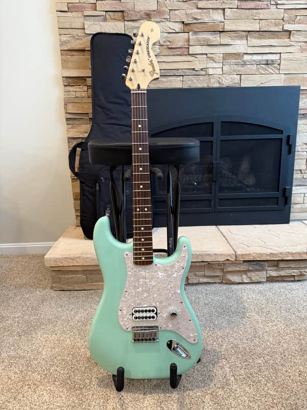 Fender Tom DeLonge Signature Stratocaster 2023 - Surf Green