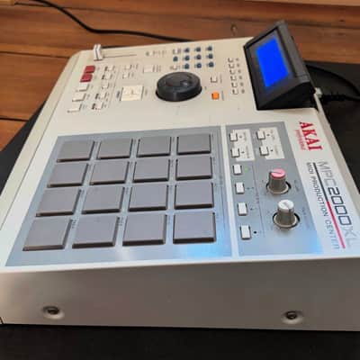 Akai MPC2000XL NEW SCREEN ORIGINAL BOX CF 8 OUTS ORIGINAL MANUAL MAX RAM image 5