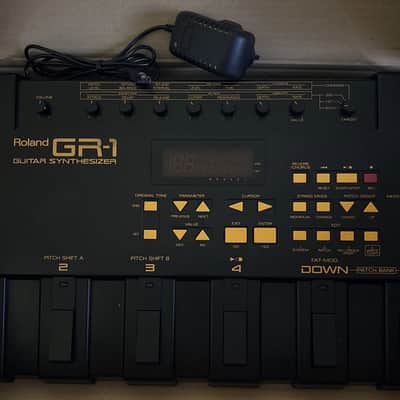 Roland GR-1 Guitar Synthesizer Made in Japan Guitar Effect Pedal Working IN UK