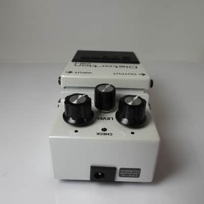 Boss DS-1 WH Distortion Effects Pedal Limited Edition White w/Original Box image 5
