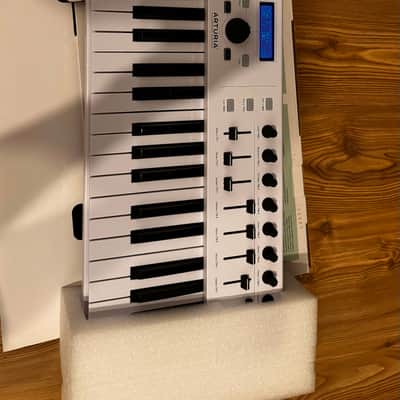 Arturia KeyLab Essential 49 MIDI Controller 2017 - Present - White image 2