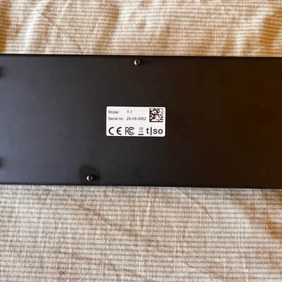 Torso Electronics T-1 mai usato +stand e 2 cover image 8