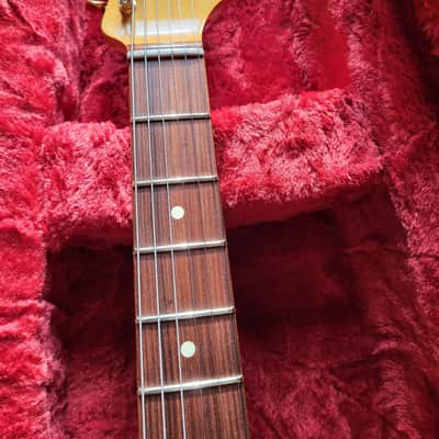 Near Mint!!! Fender Signature Stevie Ray Vaughan Stratocaster 3-Color Sunburst, Pro Set image 4