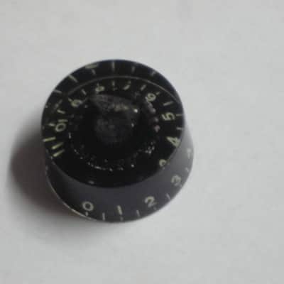 ONE (1 individual knob) unknown brand used (INNER Upper Center area has INTERNAL cracks) Black Speed Knob (numbers 0 to 11) black hard plastic with off white numbers & white dashes -- Funny & Rare, for 24 spline shaft image 4