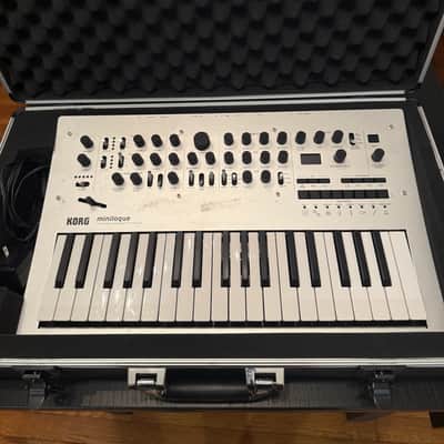 Korg Minilogue 4-Voice Polyphonic Analog Synthesizer 2016 - Present - Silver