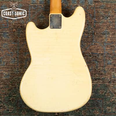 Vintage 1967 Fender Mustang with original case image 3