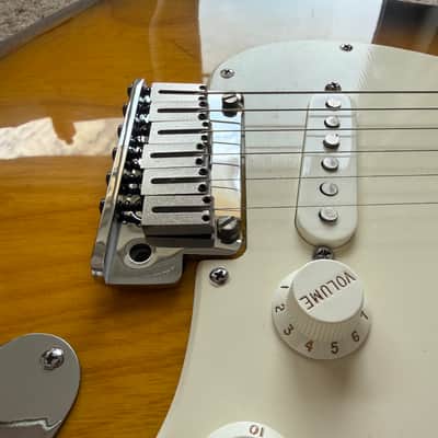 Fender 50th Anniversary American Deluxe Stratocaster 2004 - As new condition image 4