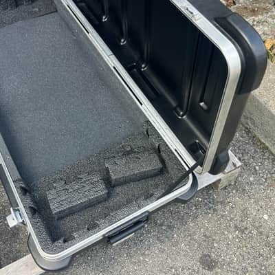 SKB 61 keys ATA keyboard case with wheels image 4