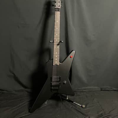 EVH Star Limited Edition Stealth Black with Black Hardware AND EVH Gigbag image 2