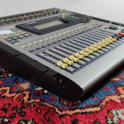 Yamaha 01v image 3
