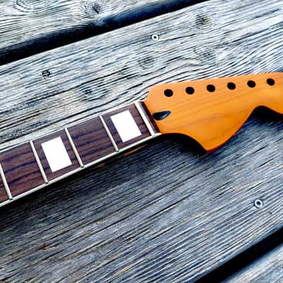 Stratocaster neck, roasted maple image 1