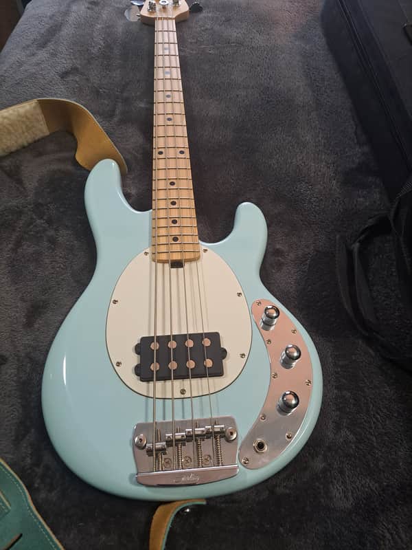 sterling stingray short scale image 1