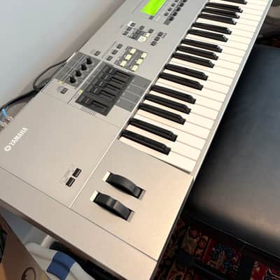 Used Yamaha Motif 6 61 Key Keyboard Workstation and Ultimate Keyboard Stand - Excellent Condition!