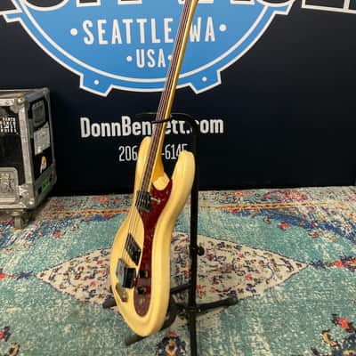 Mosrite Tom Hamilton's Aerosmith, Super Bowl Ventures Model Bass (#66) 1966 - Cream image 12