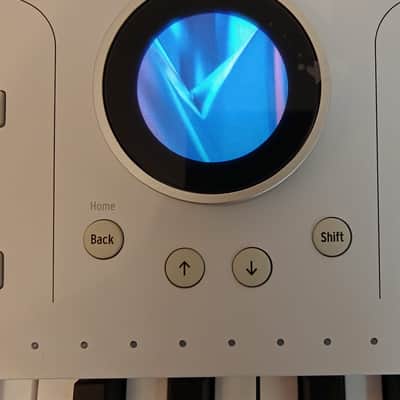 Arturia AstroLab 61-Key Stage Keyboard - Present - White image 5