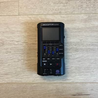 Zoom R4 Multitrack SD Recorder / USB Audio Interface 2023 - Present - Black image 1