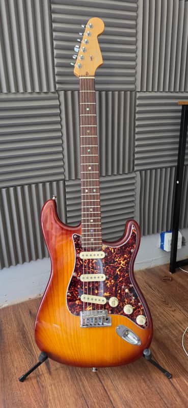 Fender Stratocaster Deluxe 2006
