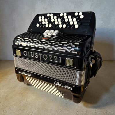 GIUSTOZZI Mod. Lusso, two voices, tremolo image 1
