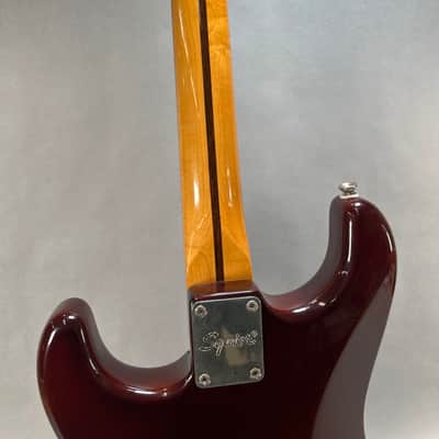 Squier Classic Vibe '70s Stratocaster HSS Electric Guitar - Walnut image 17