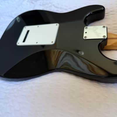 Attention Collectors! Fender “Case Queen - closet guitar” 50th anniversary Stratocaster 1996 - Black image 15