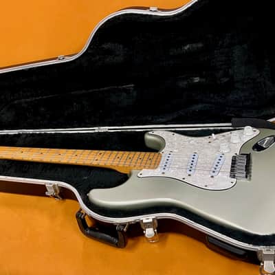 Fender Roadhouse Stratocaster with Maple Fretboard 1997 - Shoreline Gold image 4