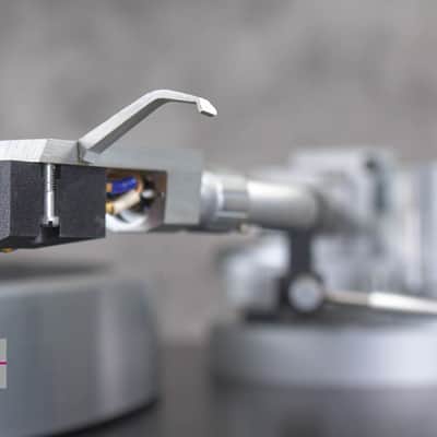 YAMAHA GT-2000 Direct Drive Turntable in Very Good Condition image 20