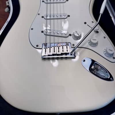 Fender American Standard Stratocaster with Rosewood Fretboard 1999 - Olympic White image 3