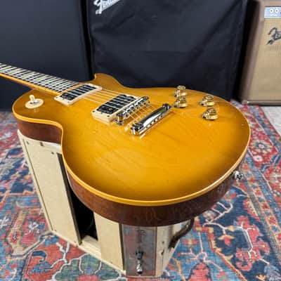 Gibson Les Paul Classic Honeyburst Solid Body - 2006 image 11