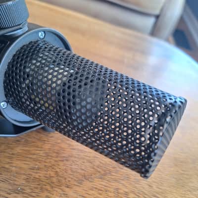 Shure SM7B Cardioid Dynamic Microphone & Cloud Lifter Bundle image 5
