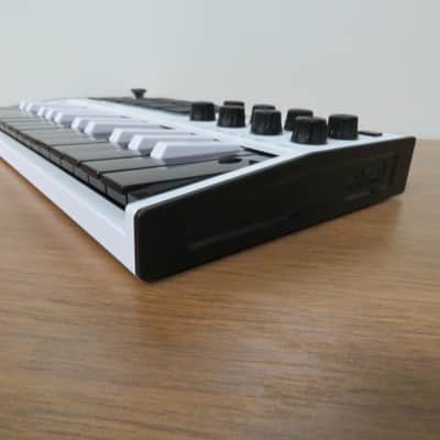 Akai MPK Mini MKIII 25-Key MIDI Controller 2020 - Present - White with Black Keys image 4
