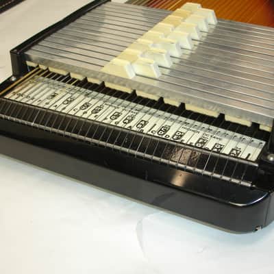 Chromaharp by Rhythm 15-Chord Autoharp w/ Accessories image 9