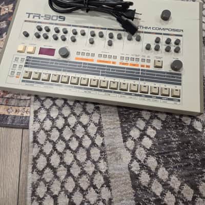 Roland TR-909 Rhythm Composer