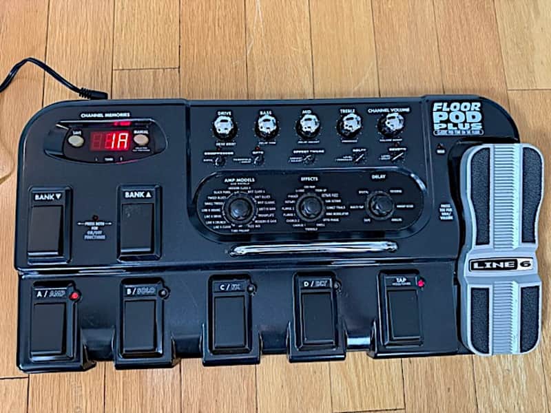 Line 6 Floor POD Plus Floor Based Guitar Multi Effects Processor w/ Power Adapter, Excellent Condition image 1