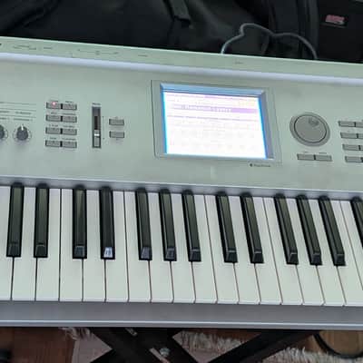 Korg Triton 61-Key Music Workstation & Sampler w/Extras