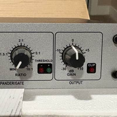dbx 286s Microphone Preamp Processor 2010s - Silver image 9