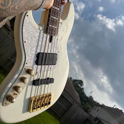 Sire 2nd Generation Marcus Miller V7 Vintage WB Ash 4-String Left-Handed with Maple Fretboard 2019 - White Blonde image 5