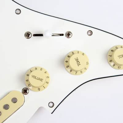 1989 Vintage Squier Fender Stratocaster ~Staggered Pole Pickups~ Loaded PICKGUARD Made in USA Strat 1980s image 4
