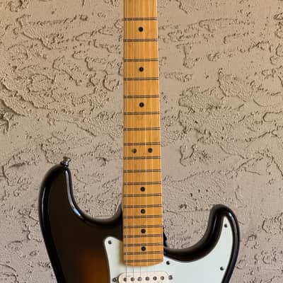 Fender American Deluxe Stratocaster 2013 3-Color Sunburst Maple Neck OHSC image 5