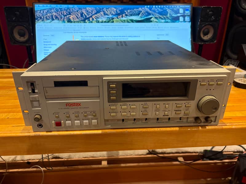 Fostex D25 DAT Recorder image 1