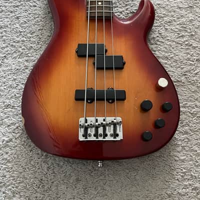 Fender Deluxe Zone Bass 2002 MIM Sienna Sunburst Rare 4-String Bass Guitar image 2