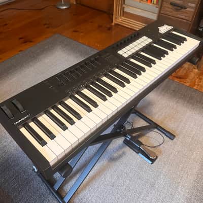 Novation Launchkey 61 MKIV MIDI Keyboard Controller 2024 - Present - Black image 2