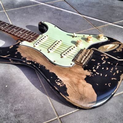 Fender Custom Shop ’60 Stratocaster Ultimate Relic, Masterbuilt by Jason Smith, Black with Gold HW image 8