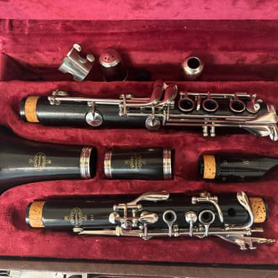 Buffet Crampon E11 Intermediate Bb Clarinet 2010s - Black image 1