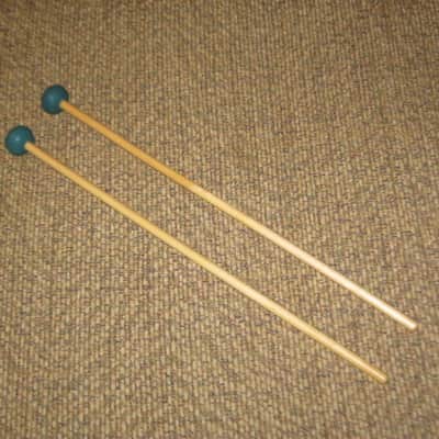 one pair new old stock A+ Mike Balter MB5B (5B) Medium Hard Keyboard Mallets - 1" diameter Oval Dark Green Rubber HEADS and Natural Birch HANDLES (for Marimba, Xylophone) mid to late 1990s (+ packaging) Unwound Series image 9